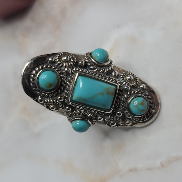 Sterling silver turquoise oval ring embellished with stones and details - Picture 8 of 8